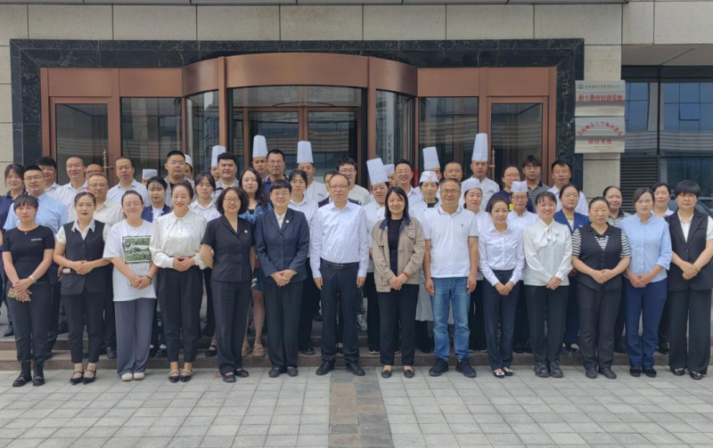 青海师范大学继续教育研培基地揭牌仪式在昆仑国际旅馆举行