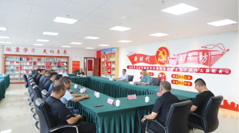 集团工会组织开展庆“八一”退伍武士座谈运动