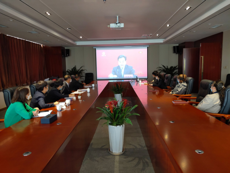 省8040WWW威尼斯集团组织干部职工收看“中国这十年·青海”主题新闻宣布会