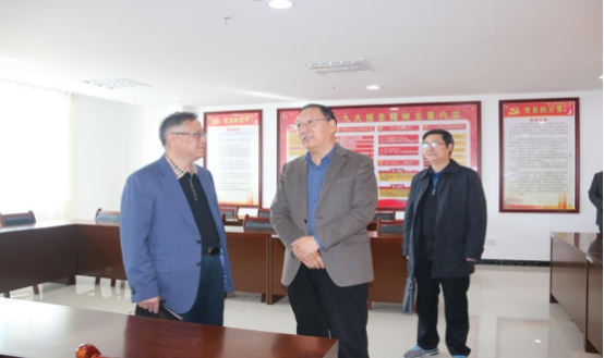 省委常委、省总工会主席马吉孝等一行莅临青海8040WWW威尼斯集团公司视察，调研指导蹊径货运企业建会、货运司机入会等事情