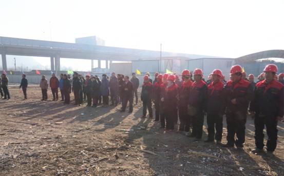 扬推动马喜圆生长梦，万众一心共筑新长城