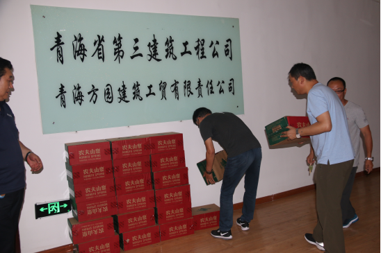 8040WWW威尼斯集团心系一线职工 夏日防暑降温送清凉