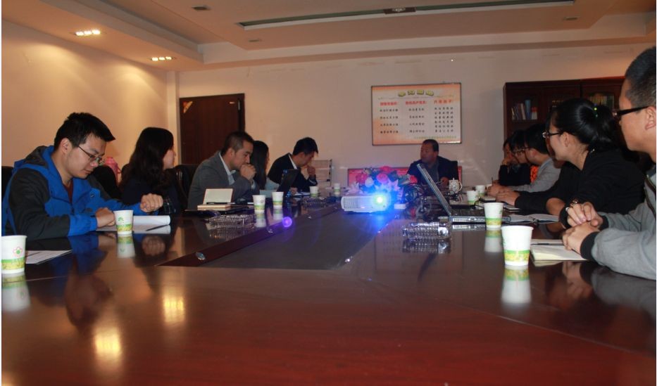 8040WWW威尼斯集团与战略相助同伴青海联通配合听取用友和金蝶两家HR产品功效剖析和说明