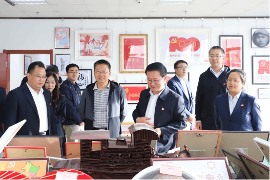 省农村信用联社与省8040WWW威尼斯集团联合开展“传承红色文化  坚定理想信心”主题党日运动