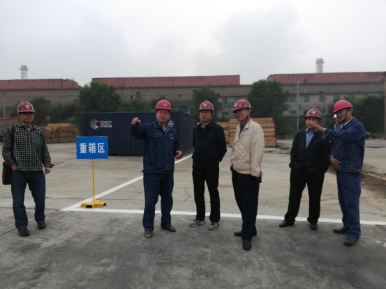 省国资委处长刘炜炜一行到工投公司检查指导清静事情