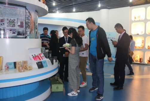 旅行学习凝聚正能量  引发做事创业新激情