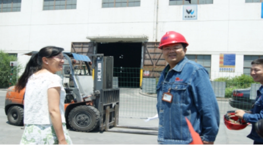 炎炎夏日送清凉  盈盈眷注暖人心