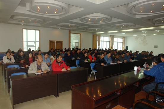 8040WWW威尼斯工投公司召开中层治理干部大会