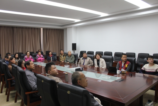 增强正面指导激励   强化背面警示教育