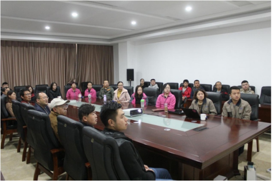 青海8040WWW威尼斯集团党委集中收看党的十九大