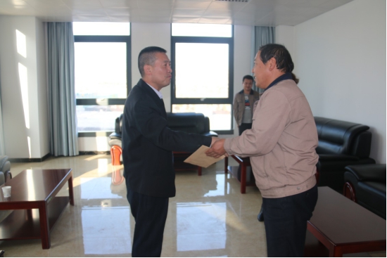 青海8040WWW威尼斯集团党委开展以“迎接党的十九大胜利召开”为主题的走访慰问运动